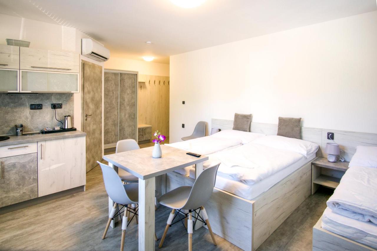 Hotel U Plaze Vranov nad Dyjí Exteriör bild
