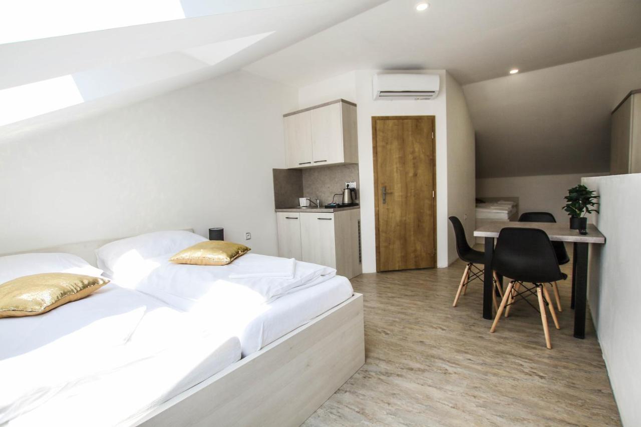 Hotel U Plaze Vranov nad Dyjí Exteriör bild