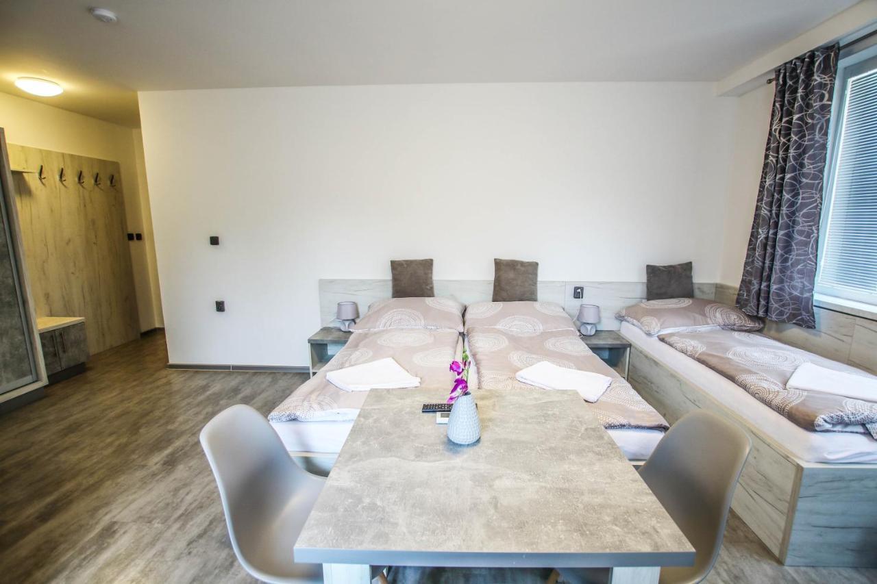 Hotel U Plaze Vranov nad Dyjí Exteriör bild